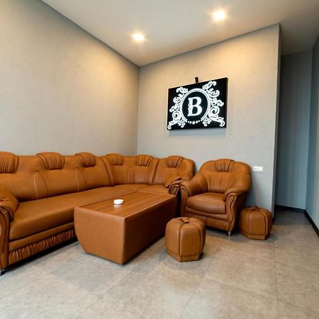 B H Y Guesthouse In Yerevan Bagian luar foto