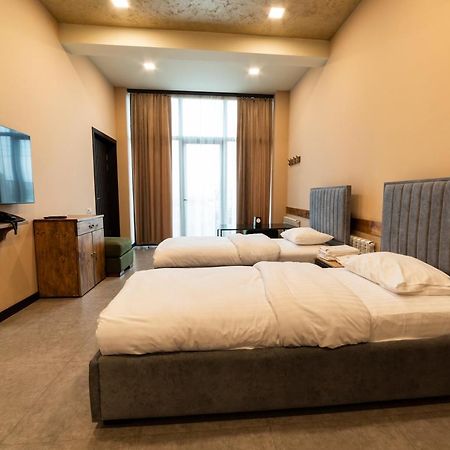 B H Y Guesthouse In Yerevan Bagian luar foto