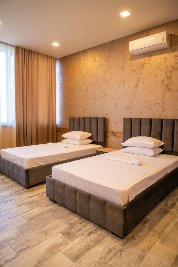 B H Y Guesthouse In Yerevan Bagian luar foto
