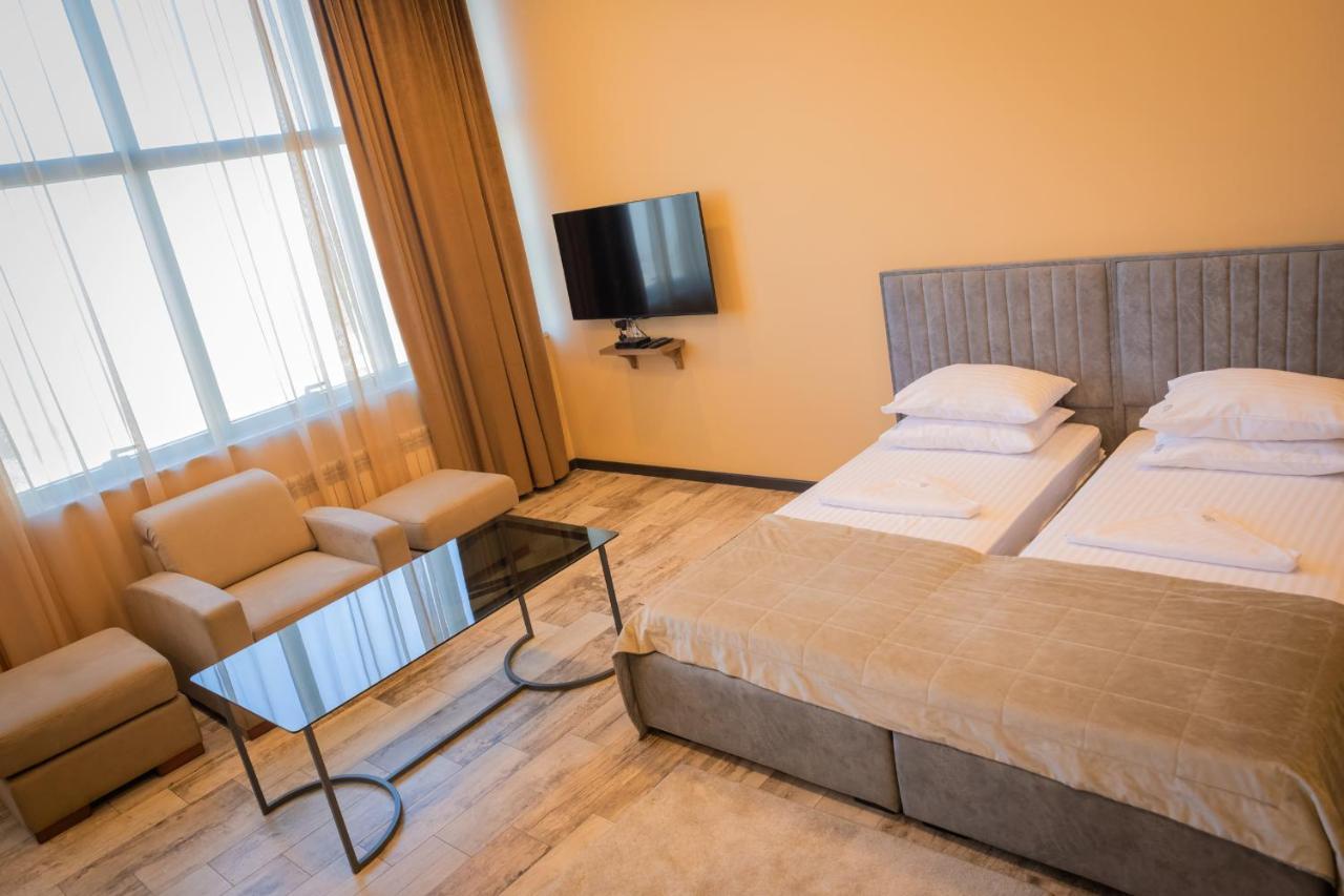 B H Y Guesthouse In Yerevan Bagian luar foto