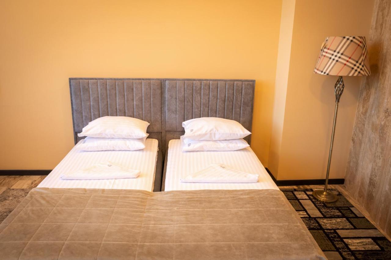 B H Y Guesthouse In Yerevan Bagian luar foto