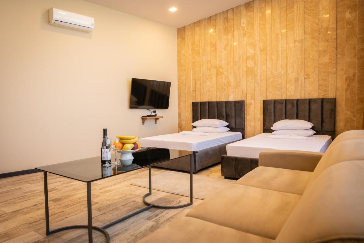 B H Y Guesthouse In Yerevan Bagian luar foto