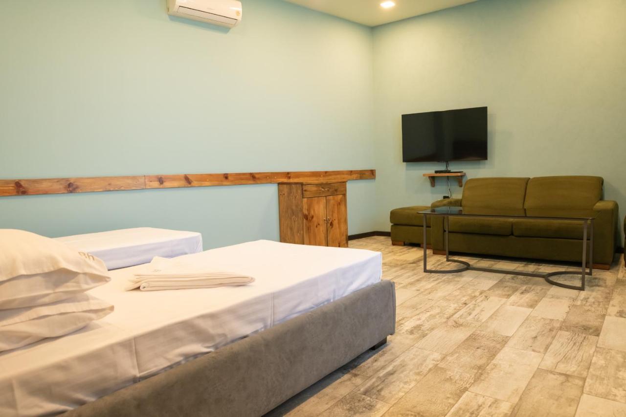 B H Y Guesthouse In Yerevan Bagian luar foto