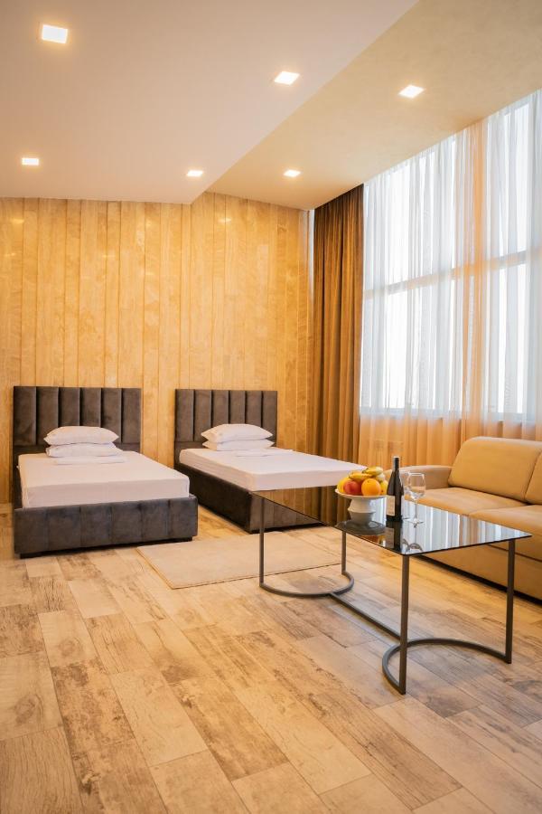 B H Y Guesthouse In Yerevan Bagian luar foto