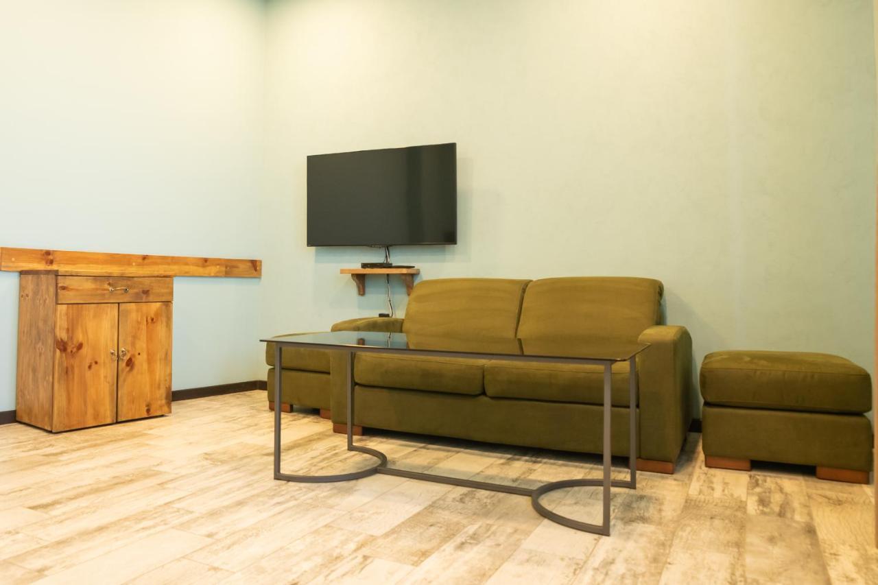 B H Y Guesthouse In Yerevan Bagian luar foto