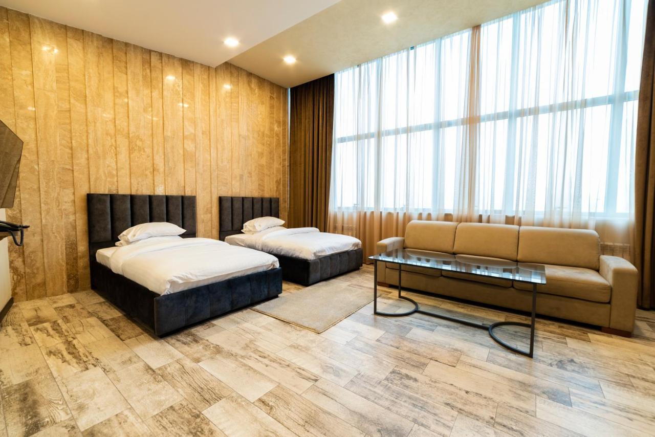 B H Y Guesthouse In Yerevan Bagian luar foto