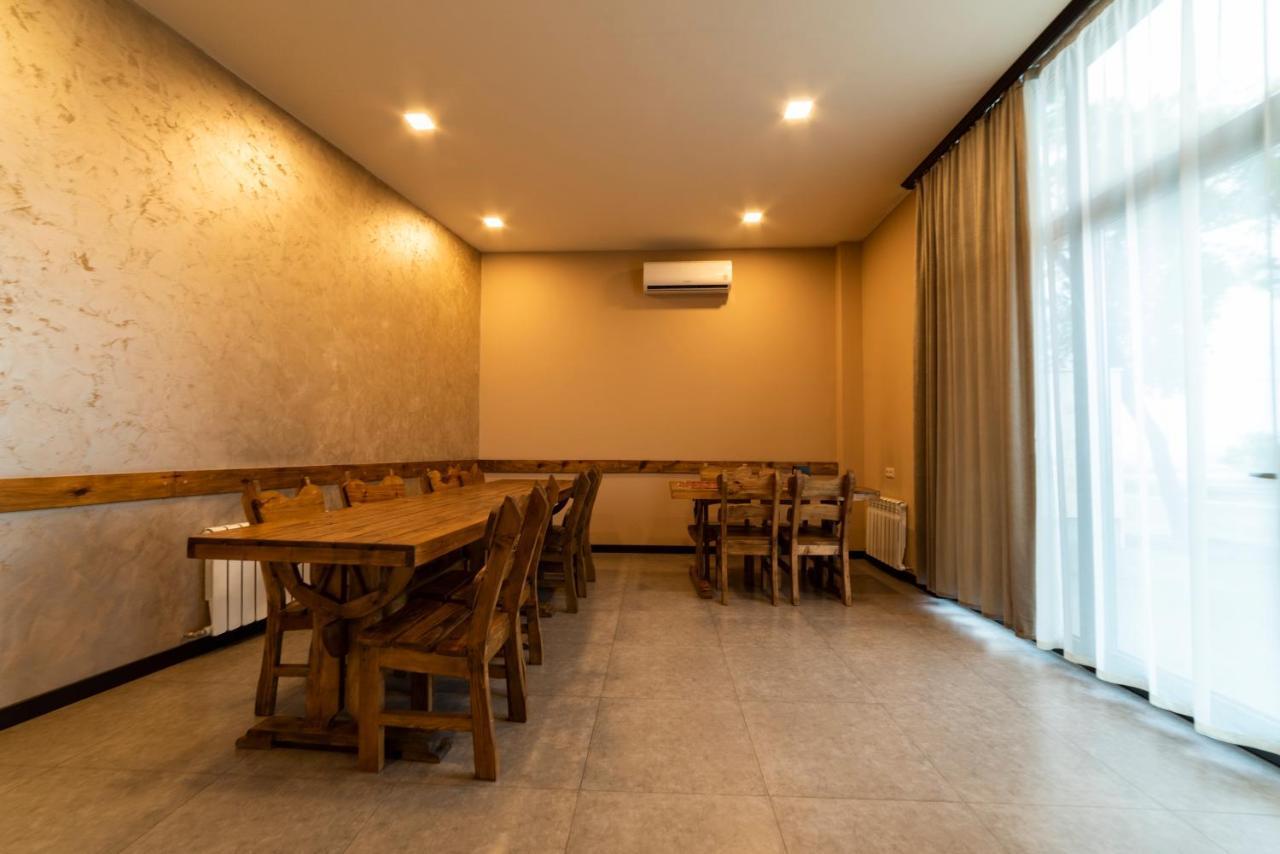 B H Y Guesthouse In Yerevan Bagian luar foto