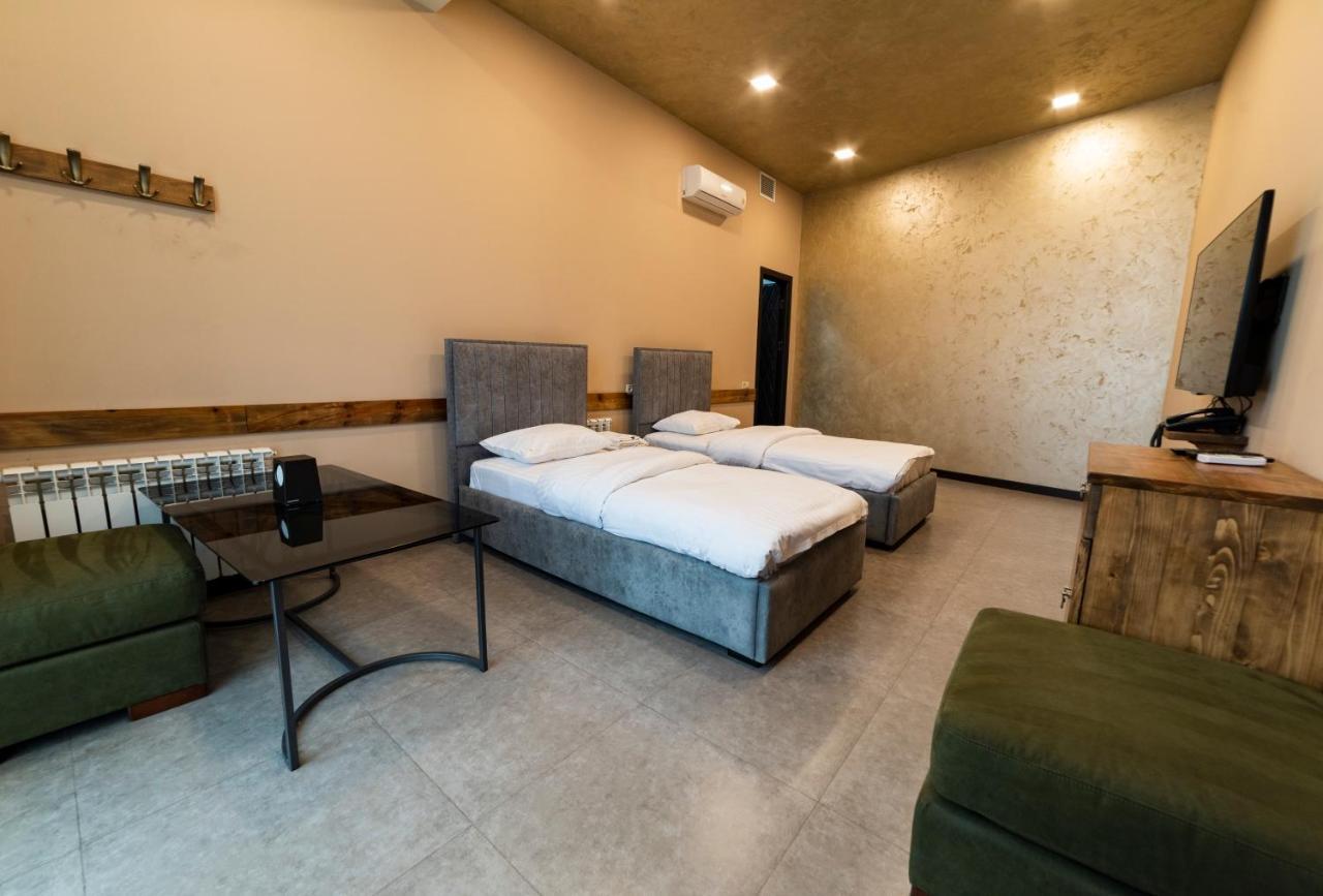 B H Y Guesthouse In Yerevan Bagian luar foto