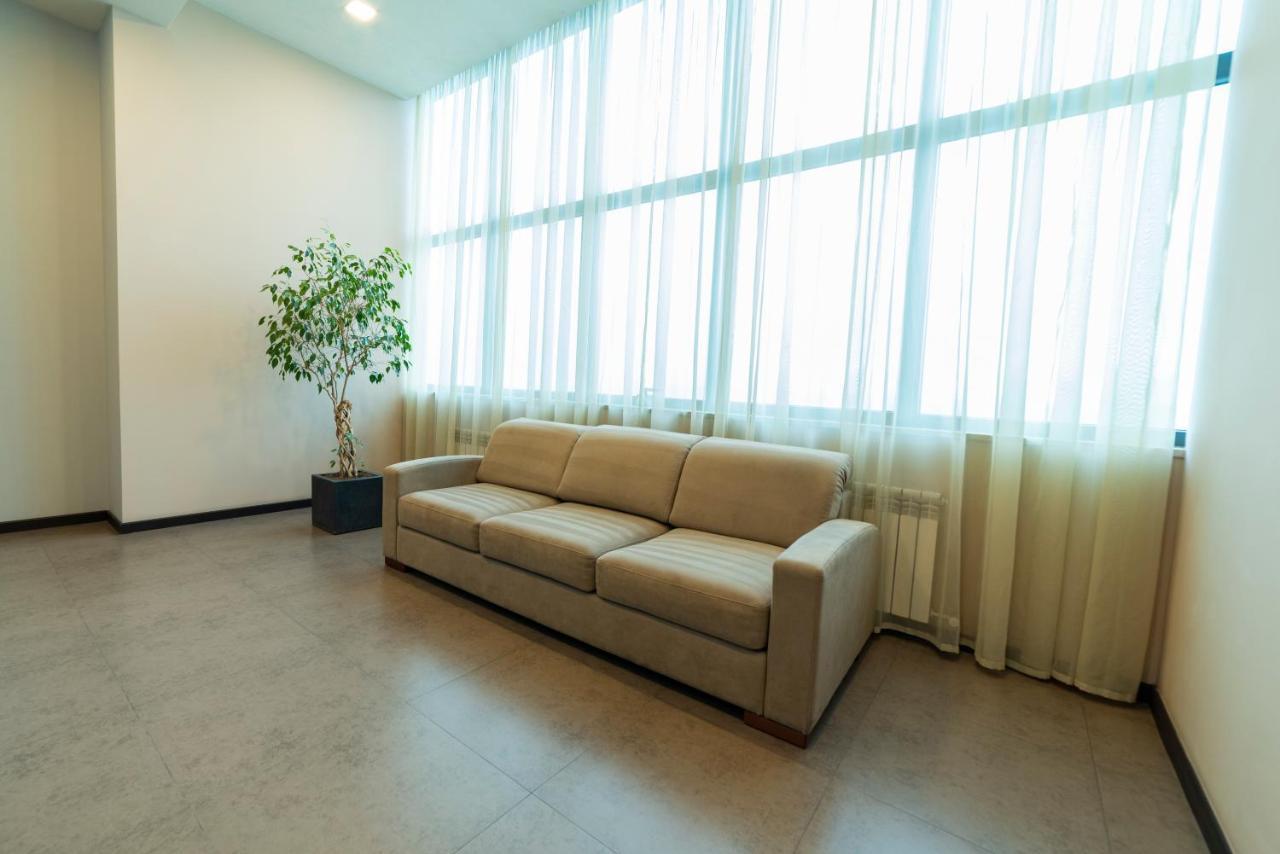 B H Y Guesthouse In Yerevan Bagian luar foto