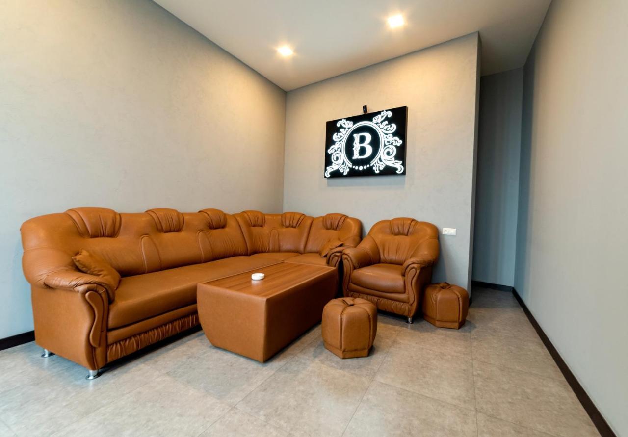B H Y Guesthouse In Yerevan Bagian luar foto