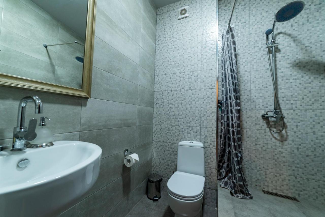 B H Y Guesthouse In Yerevan Bagian luar foto
