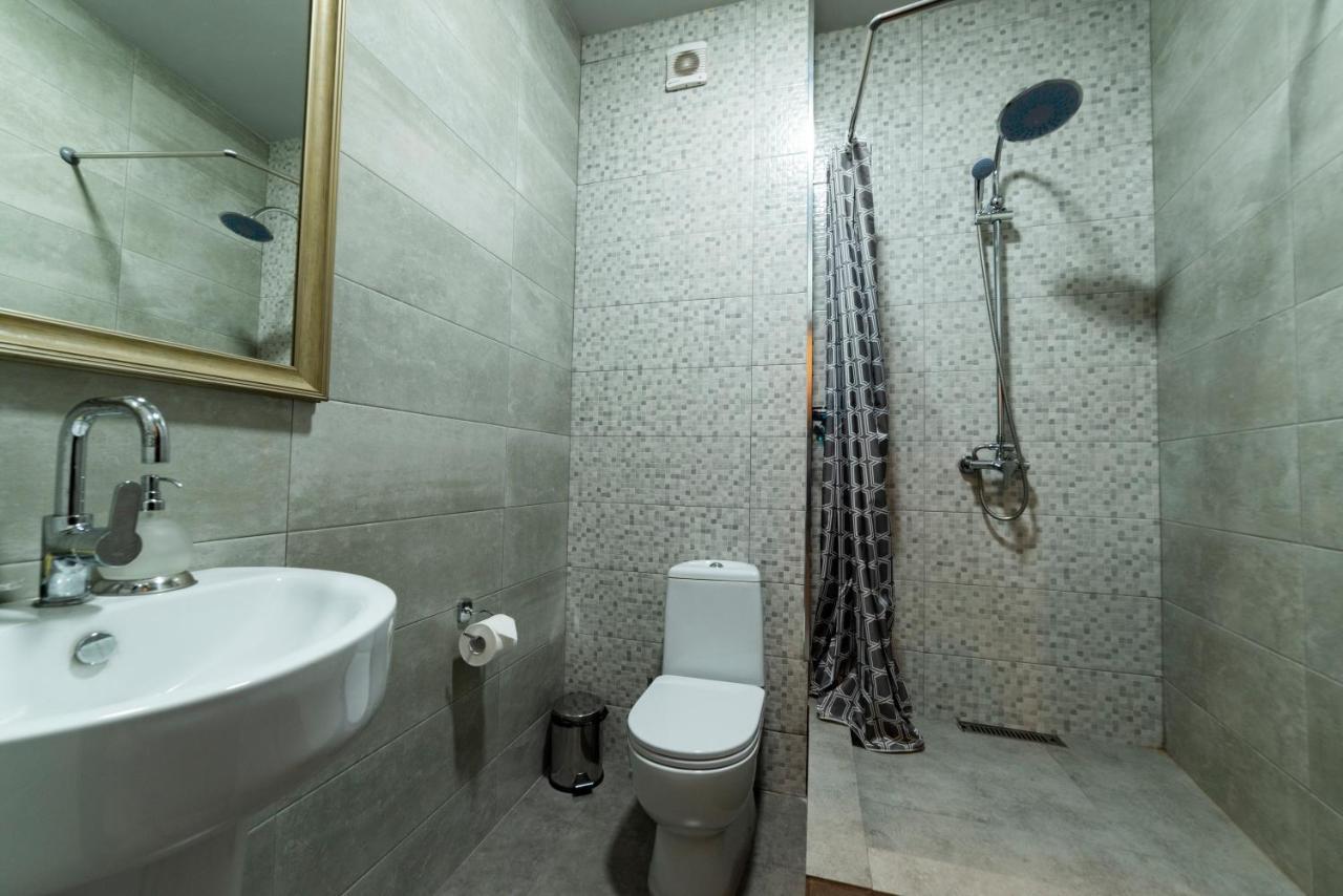 B H Y Guesthouse In Yerevan Bagian luar foto