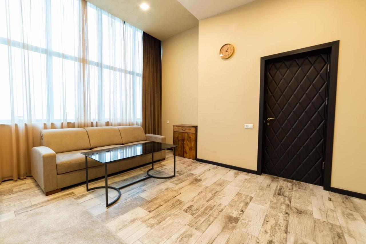 B H Y Guesthouse In Yerevan Bagian luar foto