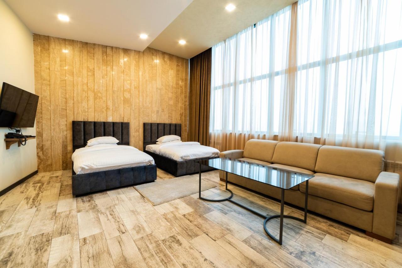B H Y Guesthouse In Yerevan Bagian luar foto