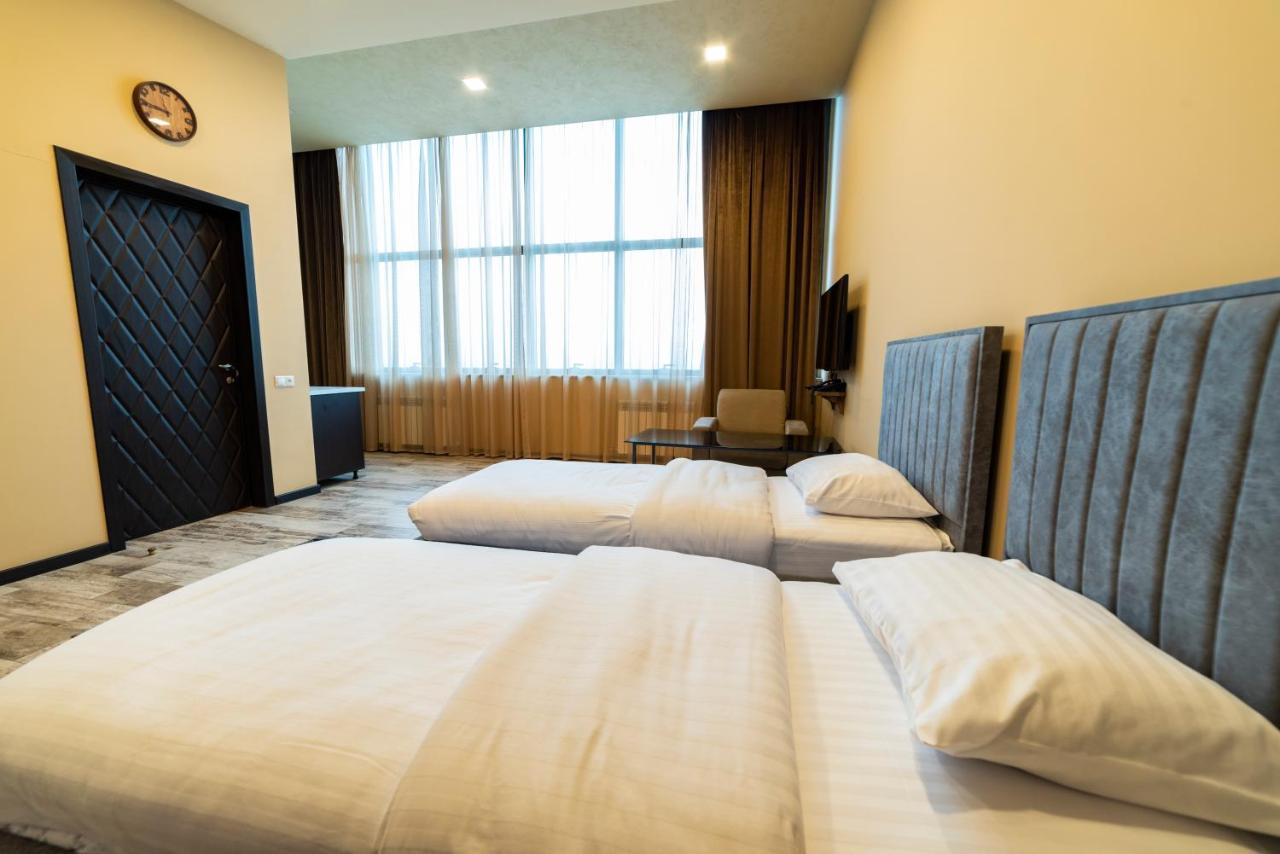 B H Y Guesthouse In Yerevan Bagian luar foto